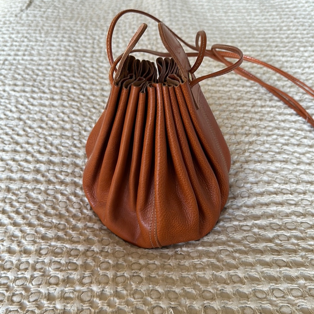 Il Bisonte Drawstring Leather Crossbody Pouch Bag Cognac